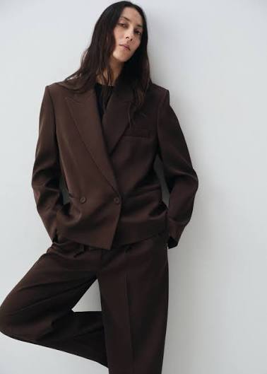 12 Blazer Outfit Ideas for 2026: Oversized, Cropped, Black & More